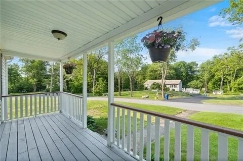 Foto del edificio - 111 Sayles Hill Rd