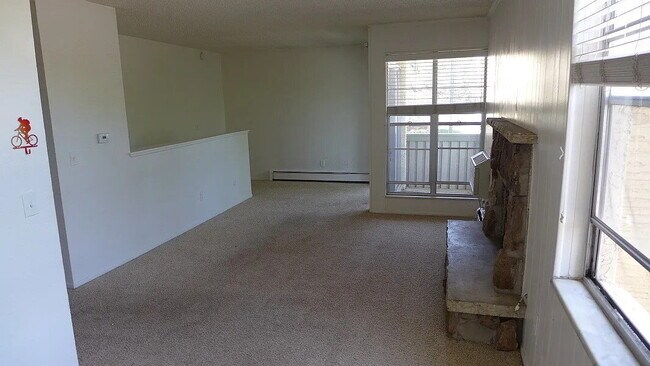 Foto del edificio - "Charming 2-Bed Condo Oasis in Boulder – Spacious 940 Sq Ft with Modern Comforts!"