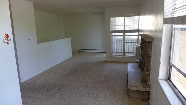 Building Photo - "Charming 2-Bed Condo Oasis in Boulder – Spacious 940 Sq Ft with Modern Comforts!"