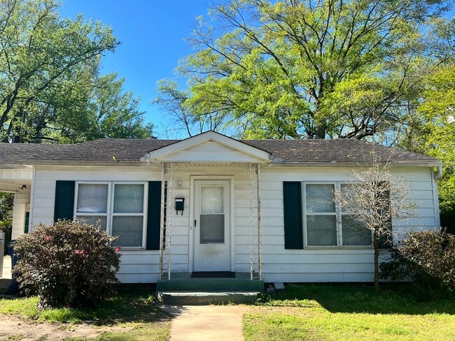 Building Photo - 929 E Sullenberger Ave