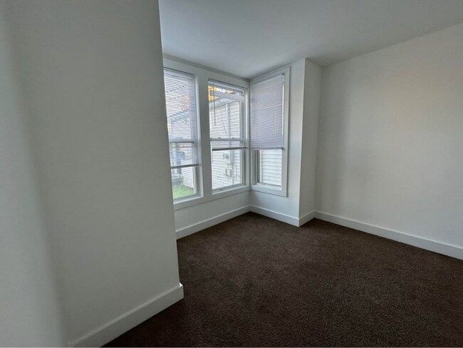 Foto del edificio - 5 Lake Ave