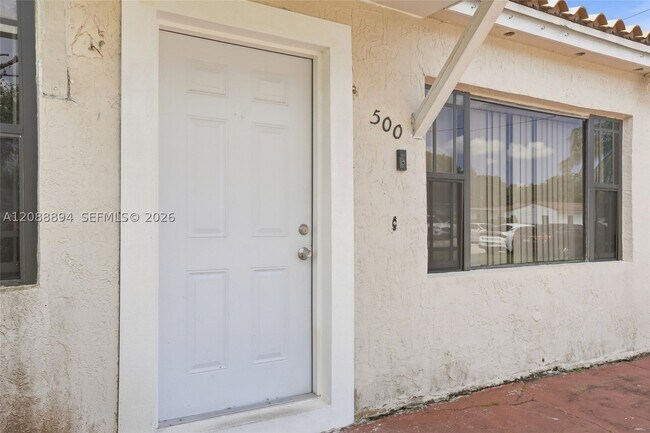 Foto del edificio - 500 NW 124th St