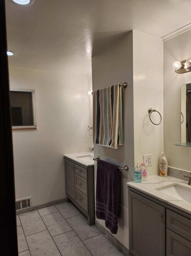 Baño de la planta principal - 7155 W 2nd Ave