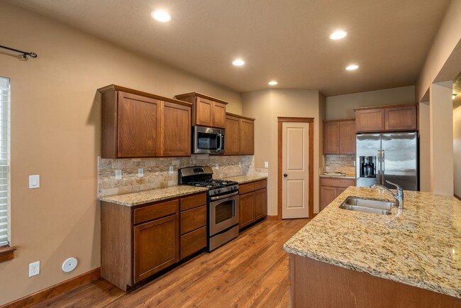 Building Photo - Great Location, Single Family Home, CDA, Pet Friendly