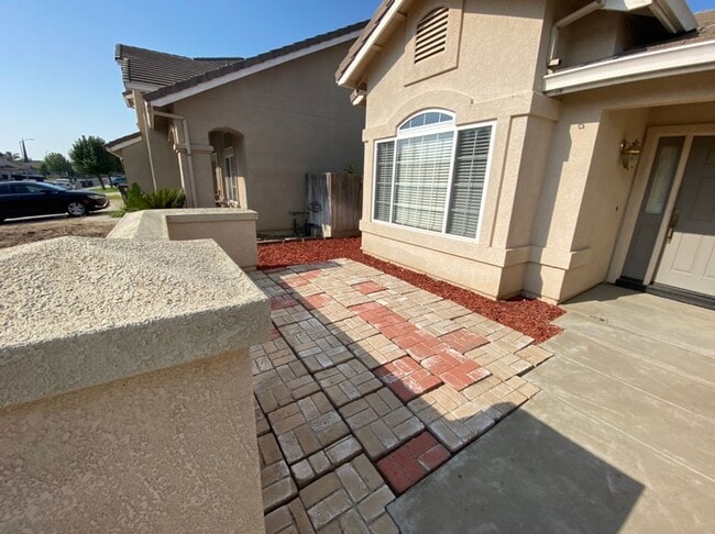 Building Photo - 4 bedroom single story in Manteca!