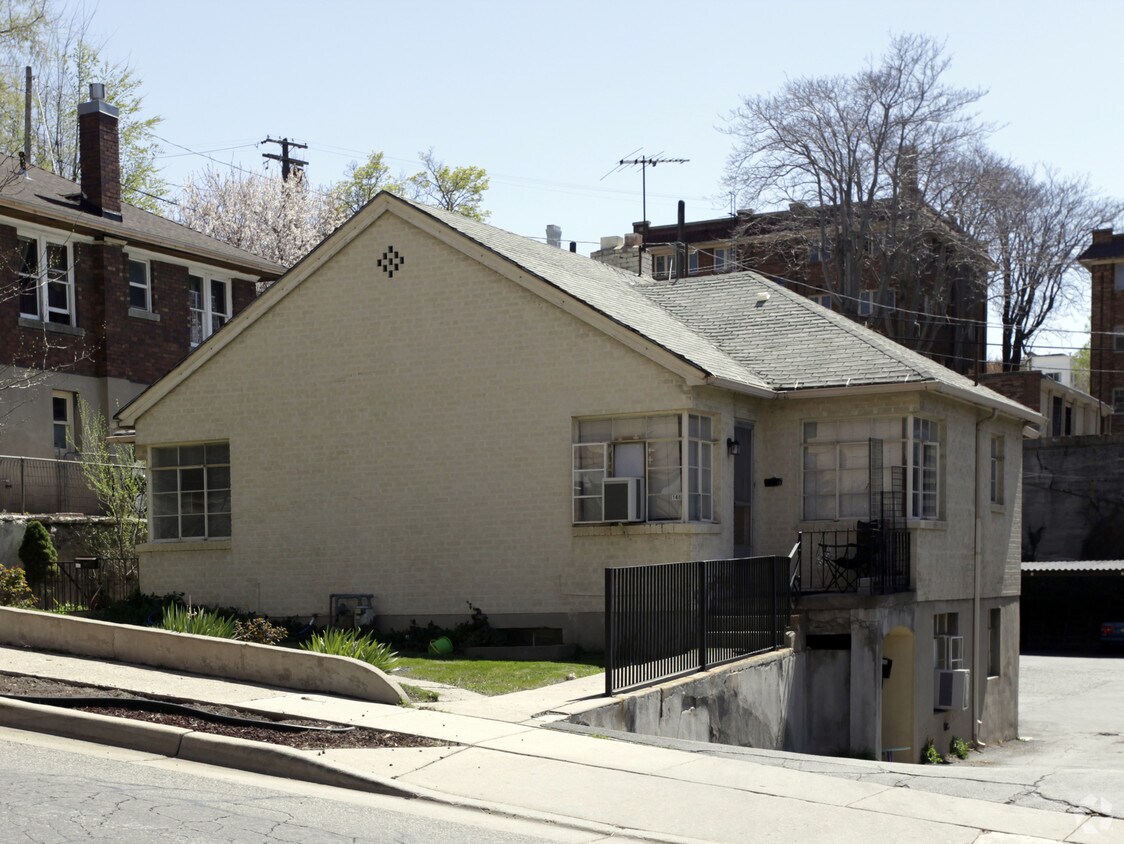 Foto principal - 148 E 3rd Ave