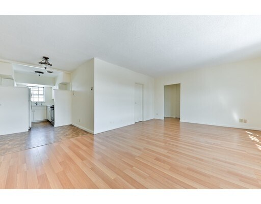 Foto del edificio - 128 Lake Shore Rd