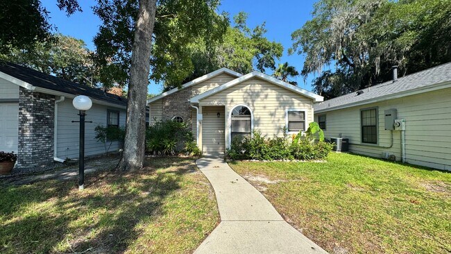 Building Photo - 2122 NE 39th Ave