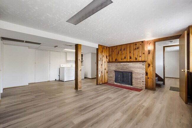 Foto del edificio - Recently Updated 3 Bed 2 Bath Seattle Home w/ Attached Garage!