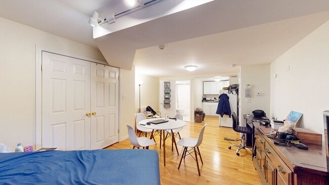 Building Photo - 170 Marlborough St