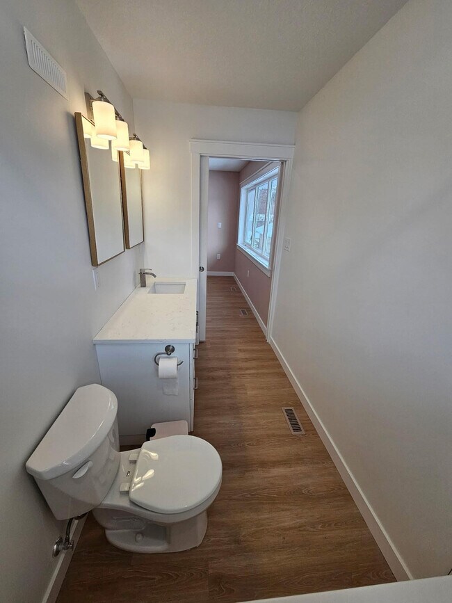 Photo du bâtiment - 3039 Whitmore Ave