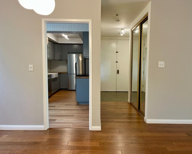 Building Photo - 525 Almer Rd