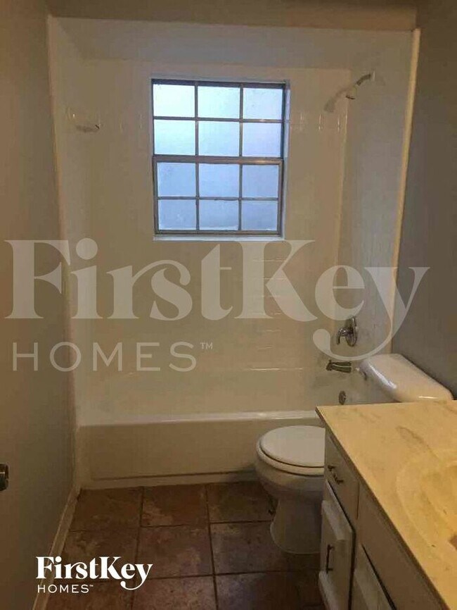 Foto del edificio - 4475 Grinstead Cove
