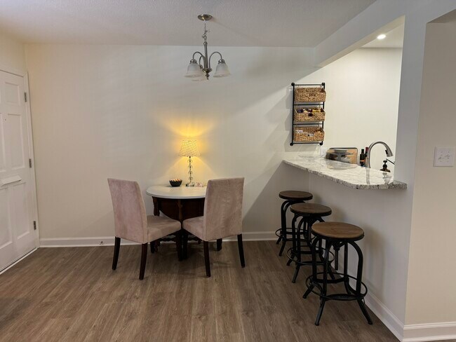 Foto del edificio - 807 W Trinity Ave