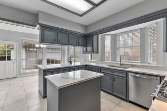 Building Photo - 5622 Woodland Creek Dr