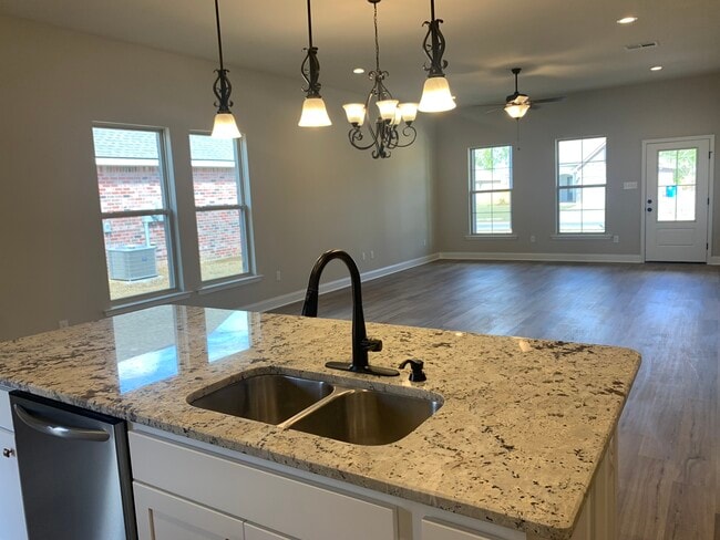 Building Photo - 6893 Summerset Dr