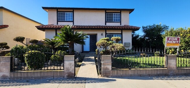 Building Photo - 1203 W 164th St