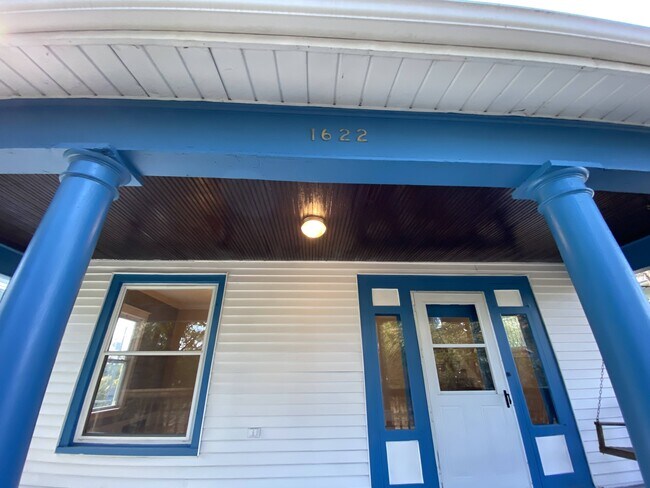Foto del edificio - 1622 E 8th St