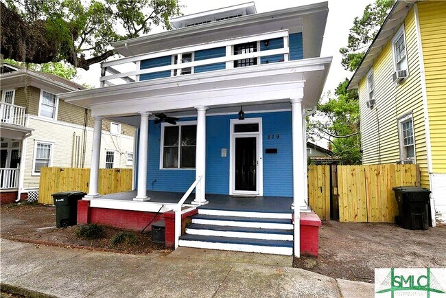 Building Photo - Spacious and fully furnished Victorian beauty