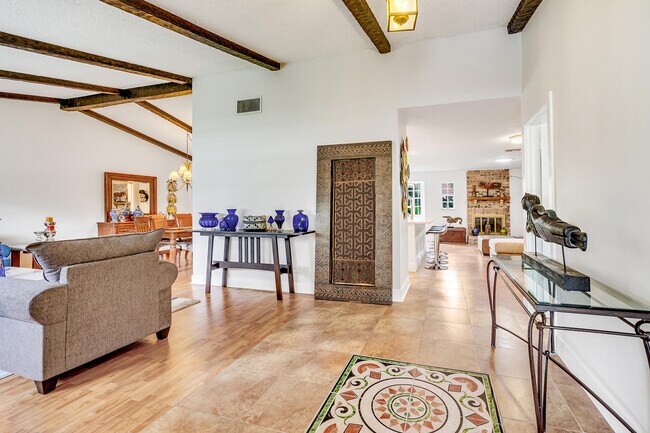 Foto del edificio - 12759 Guilford Cir