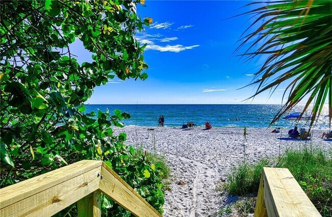 Foto del edificio - ***3 BEDROOM + DEN/3 BATH***OLDE NAPLES***...