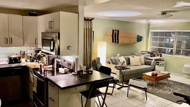 Foto del edificio - 220 Kings Point Dr