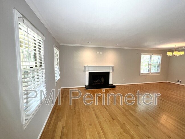 Building Photo - 4550 Lake Ivanhoe Dr