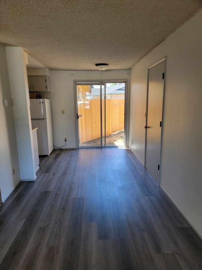 Building Photo - 66j