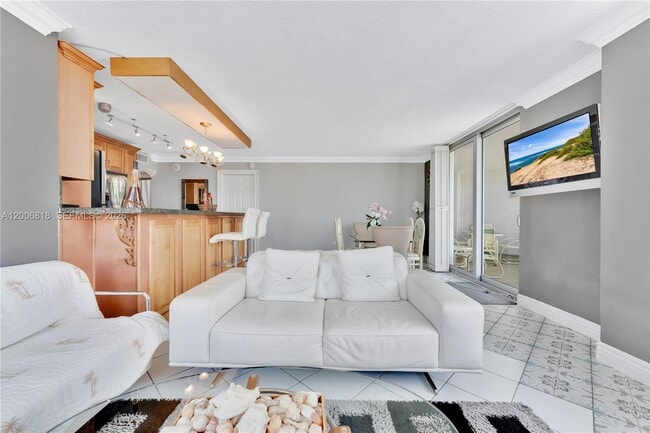 Foto del edificio - 5555 Collins Ave