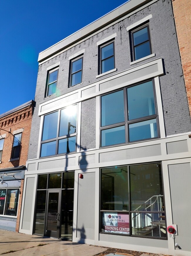 Building Photo - 439 N Salina St