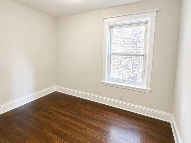Foto del edificio - 7514 S Langley Ave