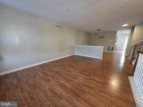 Building Photo - 347 Glenn Rose Cir