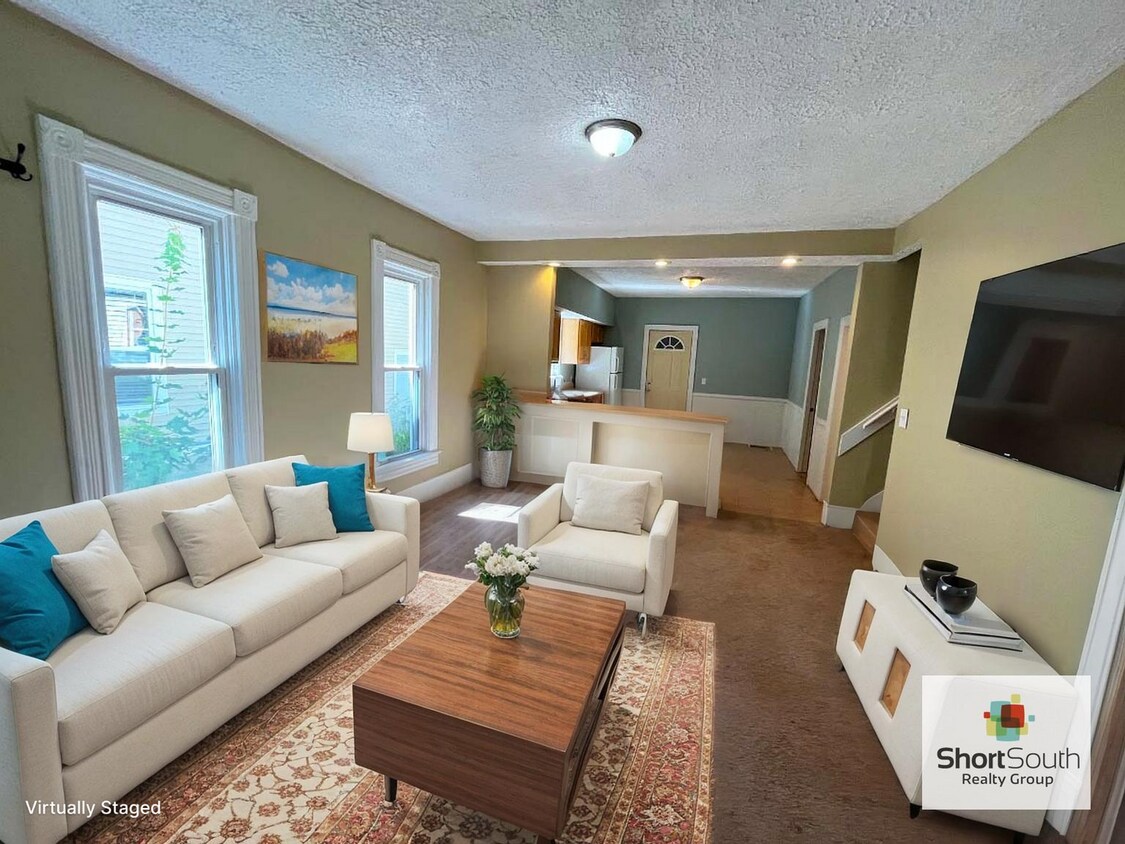Primary Photo - 4 bed 1 bath Single Family Home