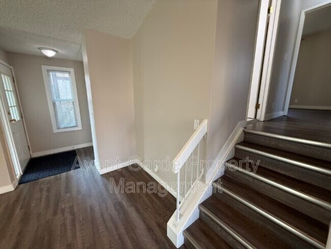 Photo du bâtiment - 4004 20 Ave NW