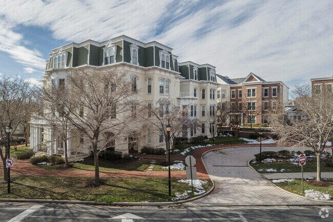 Foto del edificio - 900 N Washington St