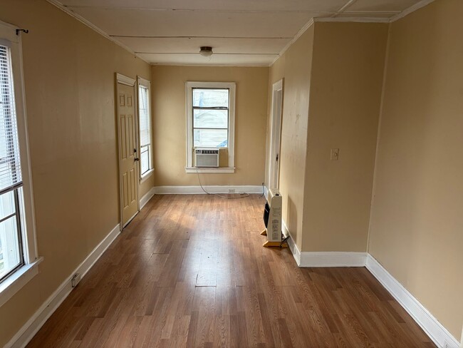 Building Photo - Cute Two Bedroom Apartment in Highland