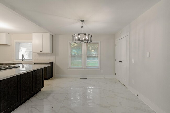 Building Photo - 4045 St Ann Cir