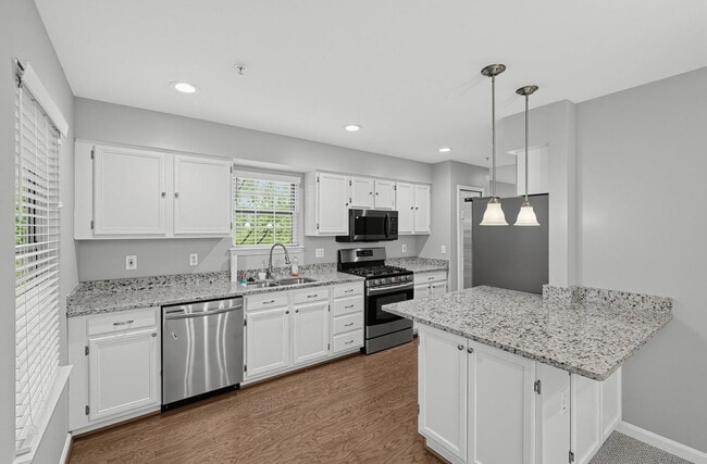 Building Photo - 7108 Meadow Green Terrace