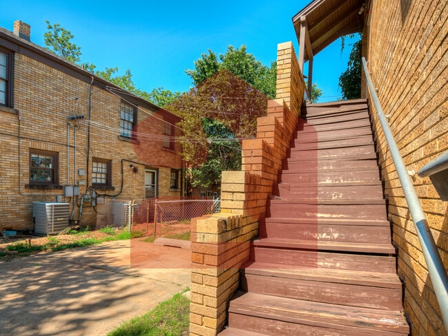 Building Photo - 2309 1/2 N Florida Ave