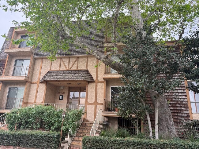 Foto del edificio - 2141 S Bentley Ave