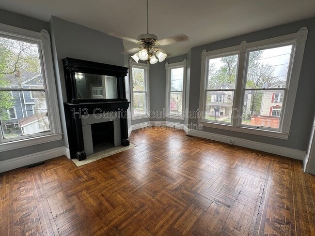 Building Photo - 821 Alby St