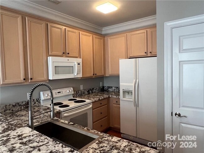 Foto del edificio - 4730 Hunter Crest Ln