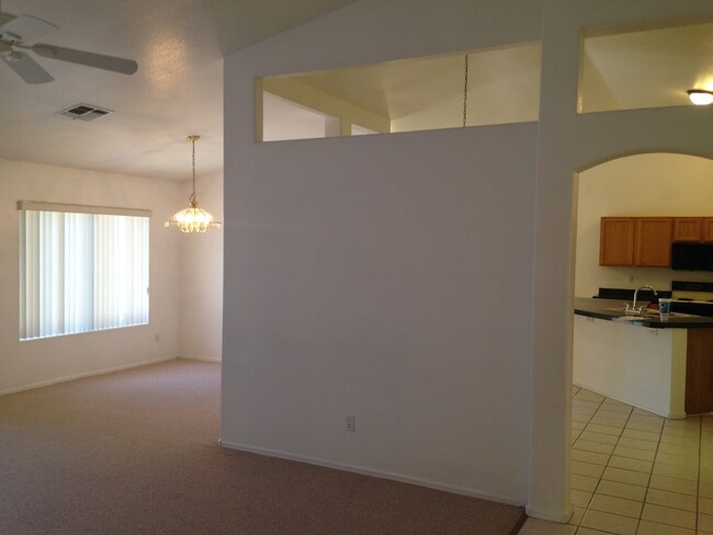 Building Photo - Chandler 4 Bed, 2 Bath Single Level Home w...