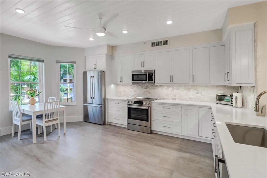 Primary Photo - 401 Bayfront Pl