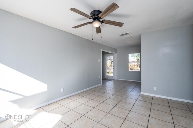 Building Photo - 5226 Questa Dr