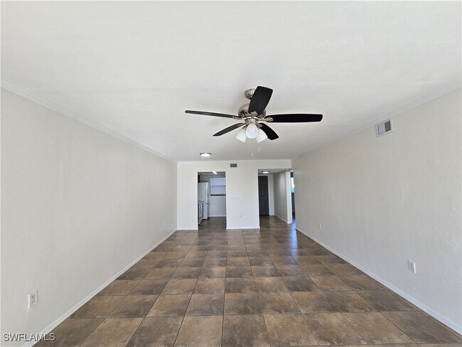 Foto del edificio - 4815 Triton Ct E