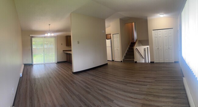 Building Photo - 1057