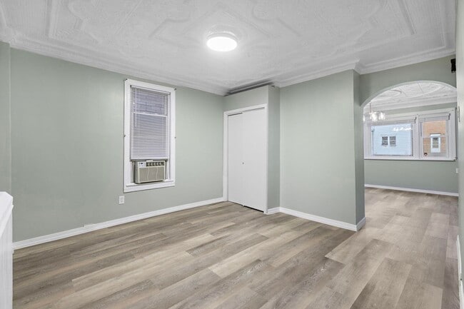 Building Photo - 197 Hutton St