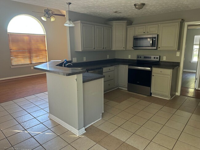 Foto del edificio - 1311 Circle Dr