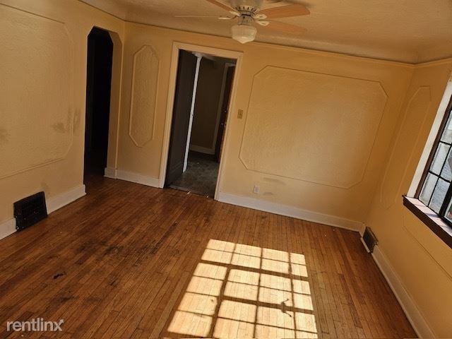 Building Photo - 2 br, 1 bath Duplex - 4842 Bedford St